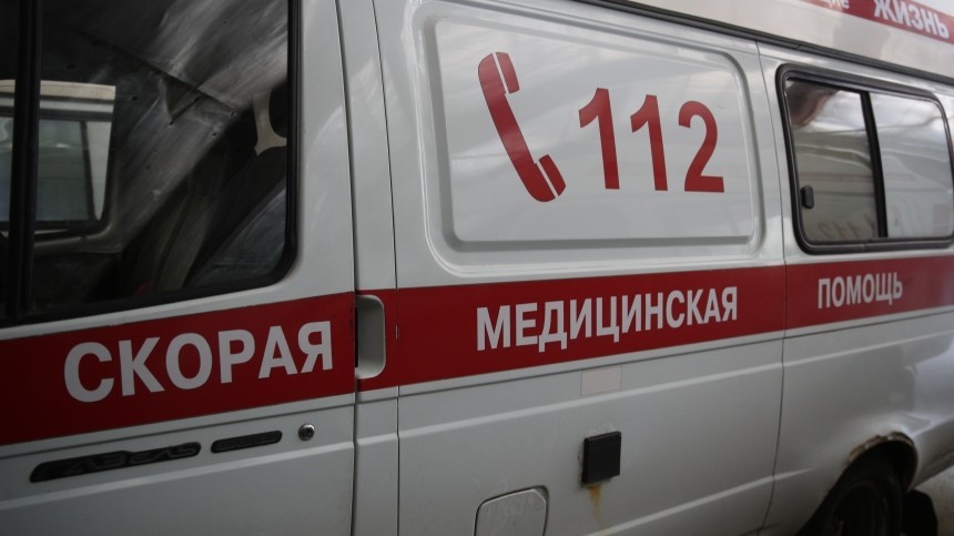 На станцию скорой помощи в Петербурге подбросили тело мужчины с перерезанным горлом