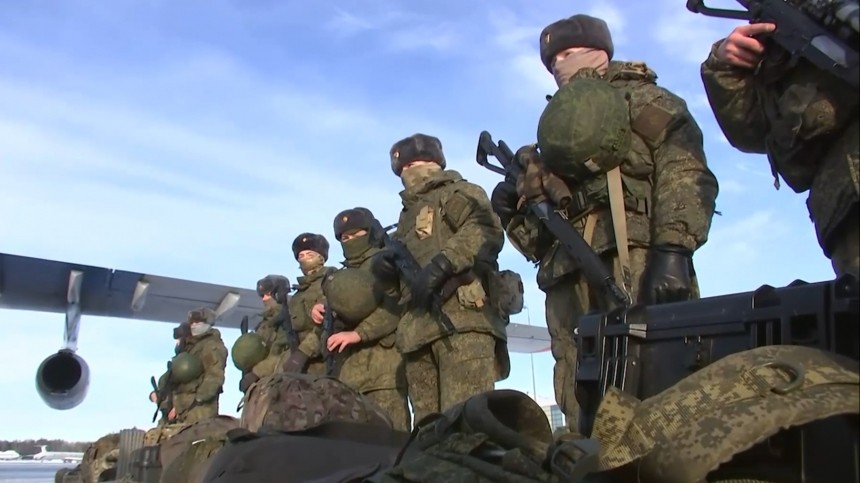 Российских миротворцев из сил ОДКБ продолжают перебрасывать в Казахстан