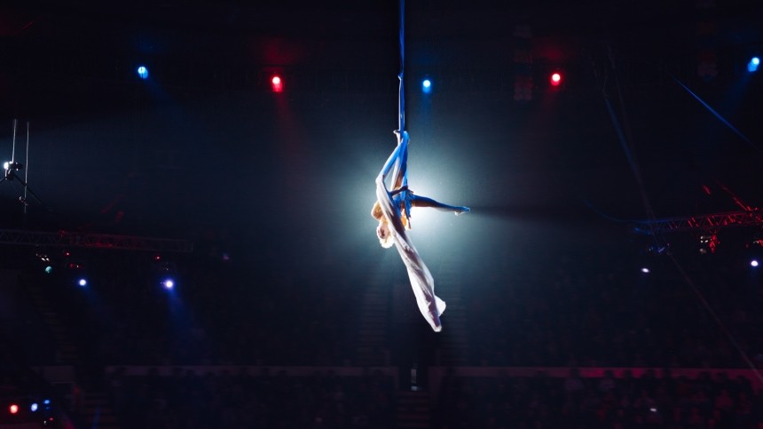 Воздушная гимнастка сорвалась с высоты четырех метров в рязанском цирке