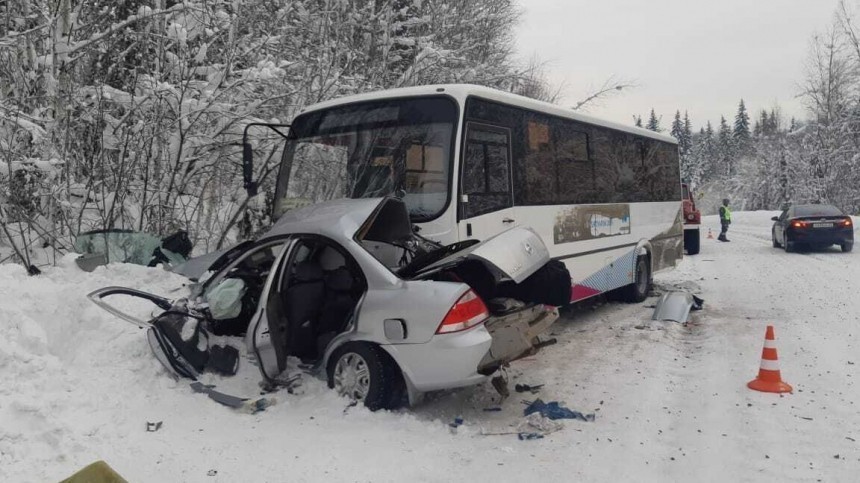 Четыре человека погибли в ДТП с автобусом и легковушкой в Красноярском крае