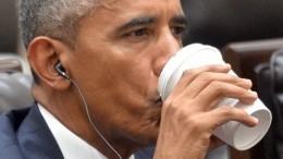 Фото Барака Обамы со стопкой водки из поездки в Пермь взорвало соцсети