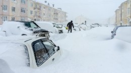 Регионы РФ утопают в сугробах: мощные снегопады обрушились на десятки городов