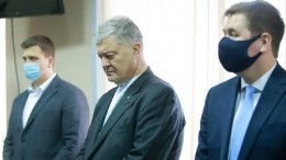 Суд избрал Порошенко меру пресечения в виде личного обязательства