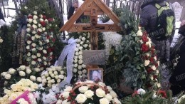Деревянный крест и портрет: как выглядит могила митрополита Владимира Котлярова