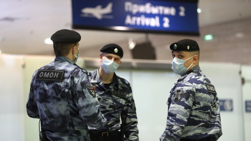 Мужчину с перерезанным горлом нашли в аэропорту «Пулково» в Петербурге