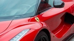 Механик автосалона в Нидерландах разбил суперкар Ferrari Enzo за три миллиона долларов