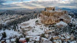 На Грецию обрушился снегопад со штормовым ветром