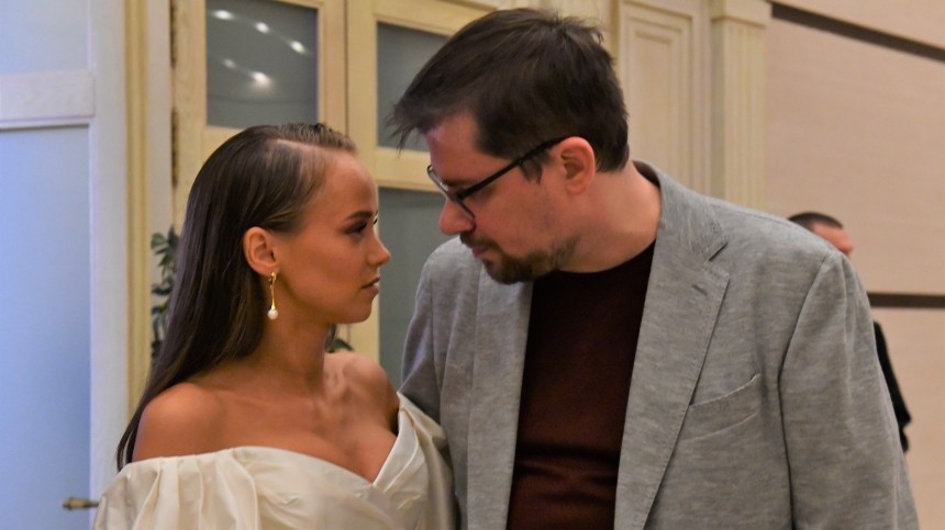 Ковальчук после отписки от Харламова появилась на публике с новым мужчиной