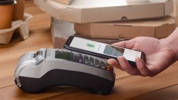 NFC — метко: в СБП внедряют оплату смартфоном по аналогии с Apple Pay