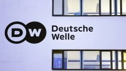 Захарова: журналисты Deutsche Welle должны сдать аккредитации в пятницу