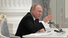 Прямая трансляция телеобращения Владимира Путина по вопросу признания ЛНР и ДНР