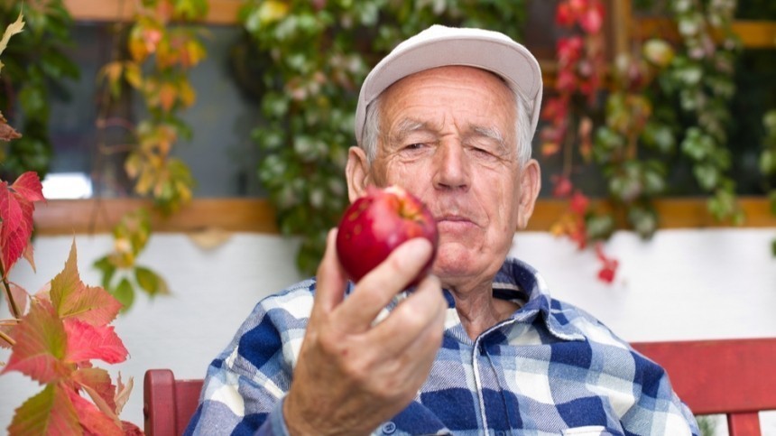 Молодильные яблочки: ученые назвали простой способ борьбы со старением