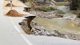 Целая улица в поселке под Краснодаром рискует провалиться в пропасть