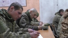 ФСБ РФ опубликовала видео с пришедшими в Крым украинскими пограничниками