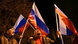 Россияне одинаково поддержали признание ЛДНР и воссоединение с Крымом