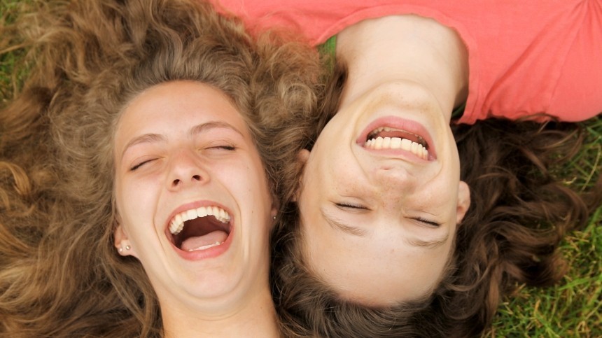 Смех без причины: на какие болезни указывает состояние постоянной радости