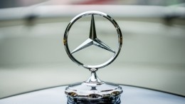 Mercedes-Benz приостановит производство и поставки автомобилей в РФ