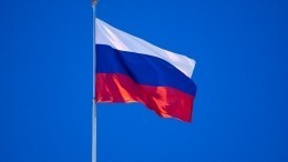 Над новым паромом «Маршал Рокоссовский» в Усть-Луге подняли российский флаг