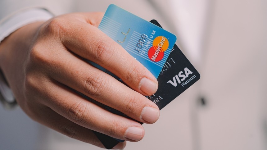 Сбербанк оценил влияние решений Visa и Mastercard на работу карт в РФ