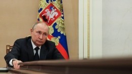 Путин призвал Макрона и Шольца вынудить Украину пресечь преступления нацбатальонов