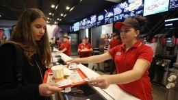 Еще по гамбургеру? Рестораны McDonald’s продолжают работать в РФ