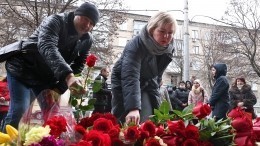 День траура в Донецке начался с массированной бомбардировки на окраине города
