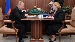 Глава ФМБА Скворцова рассказала Путину о создании триады против коронавируса