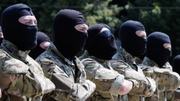 Бойцы НМ ДНР на выезде из Мариуполя вычисляют бойцов «Азова»*