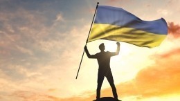 Украинский ведущий призвал к геноциду, сославшись на новый закон: «Душить и резать оккупантов»