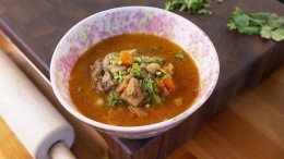 Рецепт быстрого супа с фасолью и секретным ингредиентом от шефа Емельяненко
