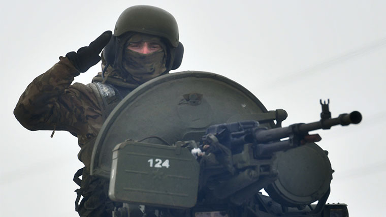 Минобороны РФ опубликовало кадры ремонта военной техники в ходе спецоперации