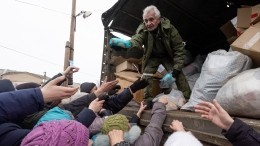 Российские военные привезли гуманитарную помощь жителям поселка под Черниговом