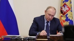 Путин подписал закон об уголовной ответственности за фейки о госорганах РФ за рубежом