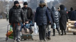 Жизнь с нуля: Беженцев с Донбасса устраивают на работу в РФ