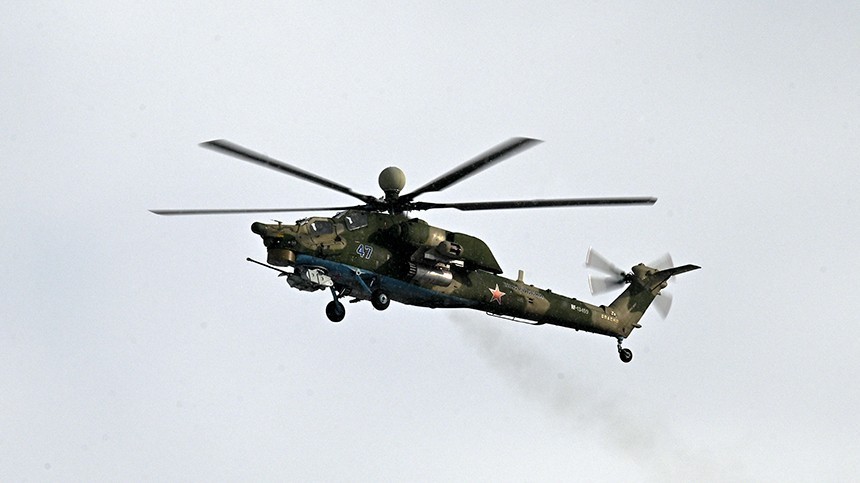 МО РФ показало кадры уничтожения бронетехники ВСУ ударными вертолетами Ми-28