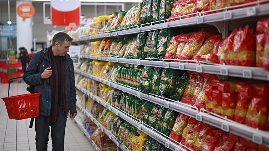 Торговые сети наживаются на россиянах, прикрываясь «падением рубля»
