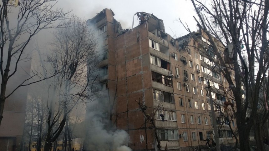 Опубликовано видео спасения полуторагодовалой девочки из жилого дома в Донецке