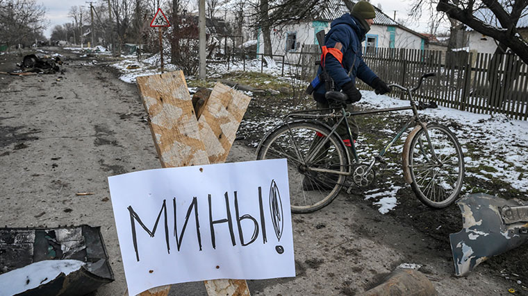 Националисты перекрыли дороги из Киева противотанковыми минами