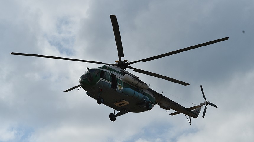 Появились кадры с места уничтожения под Мариуполем летевшего за националистами вертолета ВСУ