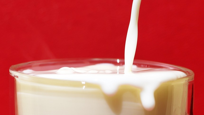 Белая смерть: нутрициолог рассказала, как молоко провоцирует рак и диабет