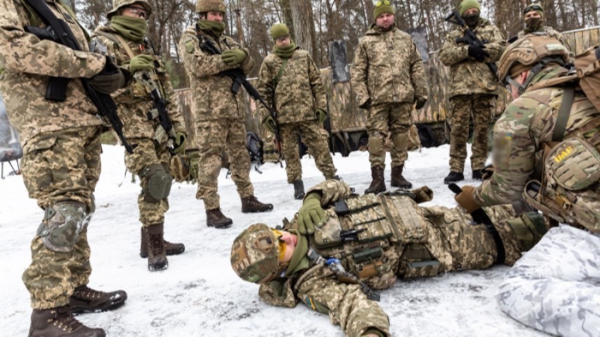Столтенберг: Десятки тысяч украинских военных прошли подготовку НАТО