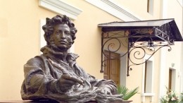 На Украине снесли памятник Пушкину у носившей имя поэта школы