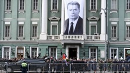 Первые лица и сотни россиян: как Владимира Жириновского проводили в последний путь