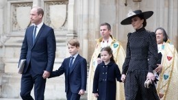 Не балуют: принц Уильям и Кейт Миддлтон запретили детям пользоваться соцсетями