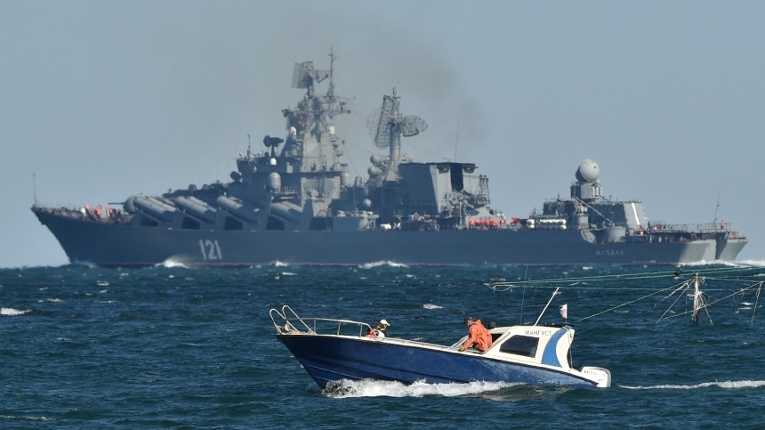 В Минобороны РФ сообщили о локализации очага возгорания на крейсере «Москва»
