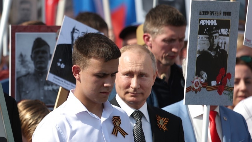 Дмитрий Песков высказался об участии Путина в «Бессмертном полку»
