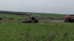 Появилось фото с места крушения вертолета Ми-2 на Кубани