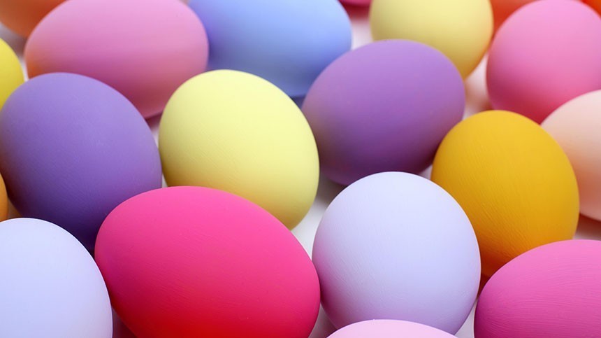 Три самых необычных способа покрасить яйца к Пасхе — 2022