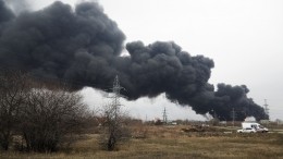 Охваченную огнем нефтебазу в Брянске сняли на видео с коптера