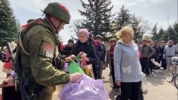 Российские военные доставили гумпомощь в ЛНР